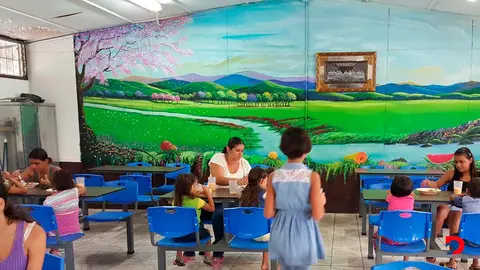 El servicio de comedores escolares es uno de que se ver&aacute;n afectados con los recortes al presupuesto del MEP, pues no  aumentar&aacute; la cantidad de beneficiarios.
