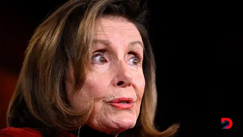 La influyente Nacy Pelosi se sum&oacute; a las voces que manifiestan dudas en torno a la candidatura del presidente Joe Biden. Foto: Mangel Ngan / AFP.