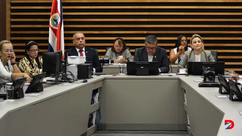 La Comisi&oacute;n Espcial que dictamin&oacute; el proyecto de reforma al art&iacute;culo 32 de la Constituci&oacute;n Pol&iacute;tica lo dictamin&oacute; de forma un&aacute;nime. Foto S&oacute;crates Colindres