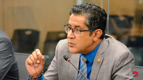 El Ministro Nogui Acosta aposto a la modificaci&oacute;n a un art&iacute;culo de la Ley de Renta,  mientras camina propuesta integral de lal misma. Foto S&oacute;crates Colindres