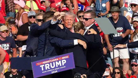 El expresidente Donald Trump fue evacuado por el servicio secreto. Foto: Rebecca Droke / AFP.