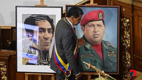 Nicol&aacute;s Maduro usa en su campa&ntilde;a las figuras de Sim&oacute;n Bol&iacute;var y Hugo Chaves. Foto: Federico Parra / AFP.
