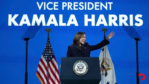 Kamala Harris recibi&oacute; el apoyo del expresidente Barack Obama y su esposa, Michelle. Foto: Brendan Smialowski / AFP.