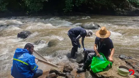 Funcionarios de Acueductos y Alcantarillados se mantiene en anal&iacute;sis constantes, donde ampliaron el circuto de monitoreo para conocer la situaci&oacute;n en el r&iacute;o Barranca. Foto A y A