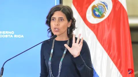 Paula Bogantes, jerarca del MICITT, asegur&oacute; que lo que se pretende es cambiar el cobro del impuesto e implementar un canon. Foto S&oacute;crates Colindres.