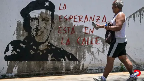 Las cosas en las calles de Caracas comienzan a normalizarse de a poco mientras la oposici&oacute;n cit&oacute; para una protesta el s&aacute;bado. Foto: Juan Barreto / AFP.