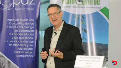 Luis Antonio Sobrado compartio su expereiencia entrorno al tema del refer&eacute;ndum con los asistente del foro de FUNDAVERDE. Foto S&oacute;crates Colindres
