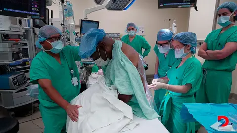 Harry Stackhouse, de 74 a&ntilde;os, recibi&oacute; un trasplante de ri&ntilde;&oacute;n bajo un procedimiento con anestesia local el pasado 15 de julio, 2024. Foto: Northwestern Medicine / AFP.