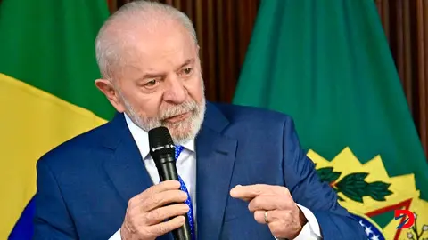 El presidente de Brasil, Luis Inacio Lula da Silva habla durante una reuni&oacute;n ministerial este jueves, en Brasilia. Foto: Evaristo Sa / AFP.