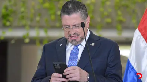 Rodrigo Chaves asegura que el resperta la independencia de los poderes y que adem&aacute;s esta abierto al d&iacute;alogo. Foto S&oacute;crates Colindres