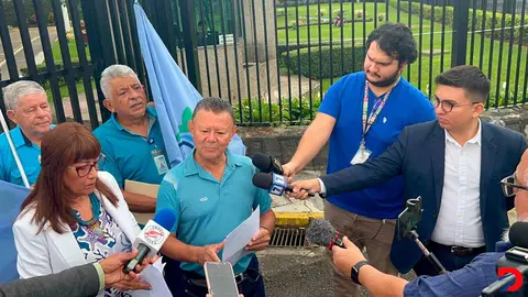 UNDECA acudi&oacute; a Casa Presidencial donde present&oacute; una denuncia por la adjudicaci&oacute;n de servicios realizada por la CCSS, pero su gesti&oacute;n top&oacute; con pared.