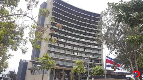 De prosperar la petici&oacute;n del ICE, los clientes del servicio electrico de la entidad, tendr&aacute;n una baja en las trarifas en el 2025.
