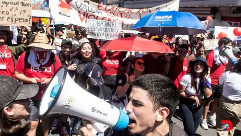 La marcha por la educaci&oacute;n convoc&oacute; a miles de personas este mi&eacute;rcoles. Foto: Ezequiel Becerra / AFP.