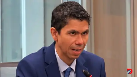 La Comisi&oacute;n de Infraestructura se quedar&aacute; con las ganas de escuchar las explicaciones del exministro Luis Amador