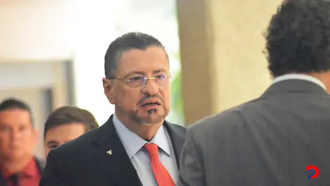 La encuesta de CIEP-UCR presenta que el presidente Chaves esta estancado en su popularidad. Foto S&oacute;crates Colindres.
