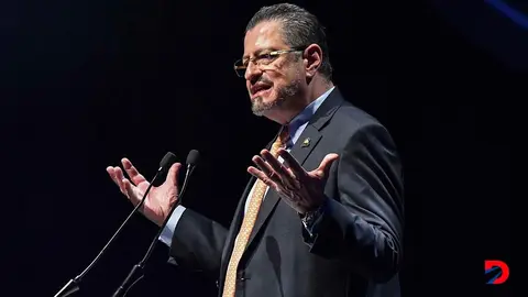 Rodrigo Chaves, presidente de la Rep&uacute;blica. Foto: Ezequiel Becerra / AFP.