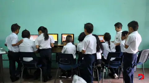La falta de tecnolog&iacute;a parte como uno de los puntos que mantiene la brecha de la educaci&oacute;n p&uacute;blica a la privada.Foto MEP