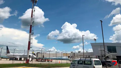 El Ministro de Transportes declaro que se investiga a los ingenieros de la Unidad Ejecutora de Aviaci&oacute;n Civil. Foto Nawaf Barbour