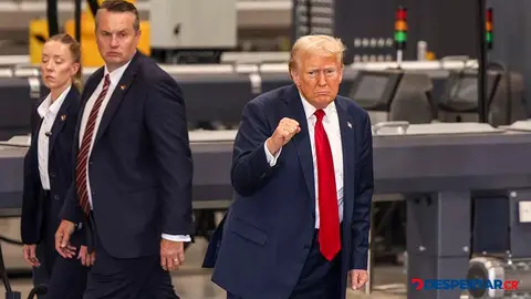 Donald Trump sale de un mitin en Mint Hill, Carolina del Norte. Foto: Logan Cyrus / AFP.