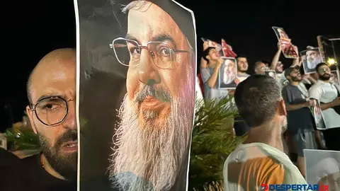 En las calles de Beirut, miles salieron a manifestarse tras la muerte de Hassan Nasrallah. Foto: Mahmoud Zayyat / AFP.