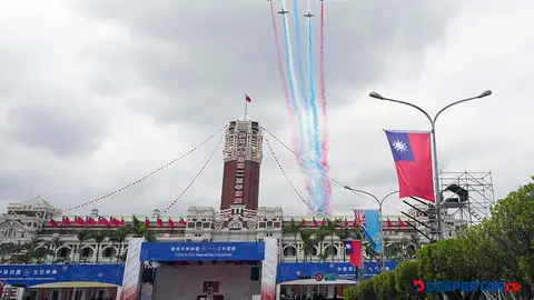 Demostraciones de la Fuerza A&eacute;rea de Taiwan con ocasi&oacute;n del D&iacute;a Nacional, este jueves. Foto: Walid Berrazeg / AFP.