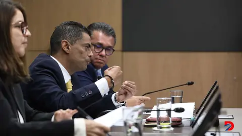 El fiscal Carlo D&iacute;az acudio a la Comisi&oacute;n de Ingreso y Gasto P&uacute;blico para aclarar los se&ntilde;alamientos que le han hecho. Foto Prensa Asamblea
