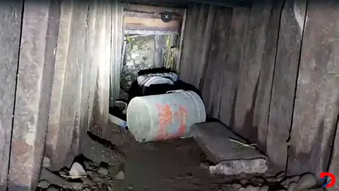Dentro de una alcantarilla fue hallado un t&uacute;nel con una toma ilegal por la cual pretend&iacute;an robas combustibles de RECOPE, desde el poliducto. Foto: RECOPE.