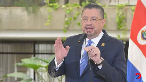 El presidente de la Rep&uacute;blica  Rodrigo Chaves recrimin&oacute; que los diputados del Parrtido Unidad Social Cristiana cambiaran su voto en la Comisi&oacute;n de Hacendarios. Foto S&oacute;crates Colindres