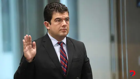 Alvaro Ramos considera que se deber&iacute;a estar hablando de la apertura de 300 nuevos EBAIS. Foto Asamblea