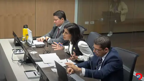La jerarca del MICITT, Paula Bogantes enfatiz&oacute; que el rol de esa dependencia, tras lacompra por parte de SUTEL de las 86.000 computadoras llegaba hasta la entrega a los centros educativos. Foto: Captura de pantalla.