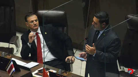 Luis Diego Vargas y Gilberto Campos no comparten los motivos de la salida de la fracci&oacute;n de Kattia Cambronero. Foto S&oacute;crates Colindres
