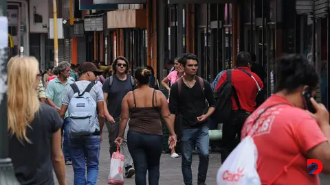 Adultos mayores de 25 a&ntilde;os