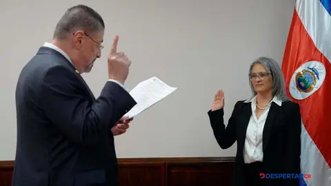 El presidente Rodrigo Chaves nombro a la jefa de despacho de la Caja como nueva Presidente Ejecutiva Laura &Aacute;vila. Foto Presidencia