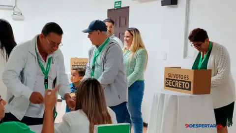 Las mociones que ten&iacute;an mayor importancia las realizaron mediante el voto secreto. Foto PLN