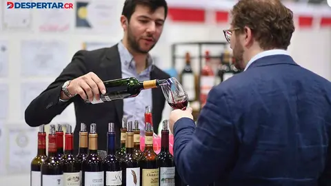 Los restaurantes y distribuidores de vinos en Estados Unidos esperan ser excluidos del plan del presidente electo, Donald Trump, de imponer aranceles a las importaciones. Foto: &Aacute;ngela Weiss / AFP.