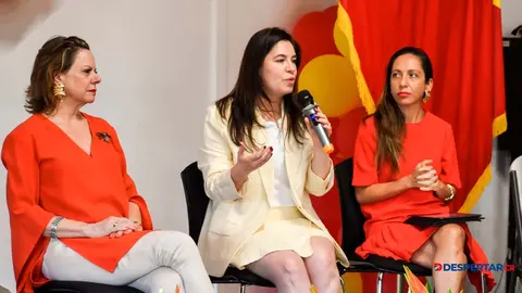 La expresidente de la Asamblea Legislativa Carolina Hidaldo, la exvicepresidenta Ana Helena Hidalgo junto con la exprimera dama Claudia Dobles compartieron en el foro pol&iacute;tico del PAC. Foto PAC