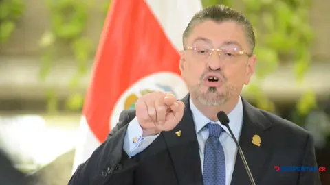 El presidente de la Rep&uacute;blica Rodrigo Chaves a&uacute;n no define si aspirar&aacute; a dejar Zapote para buscar un puesto en Cuesta de Moras. Foto S&oacute;crates Colindres