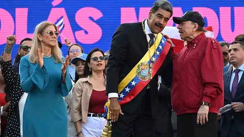 El presidente de Venezuela, Nicol&aacute;s Maduro se hizo acompa&ntilde;ar de su par de Nicaragua, Daniel Ortega, en un acto p&uacute;blico frente al Palacio de Miraflores. Foto: Federico Parra / AFP.
