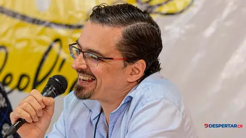 El exdiputado Jos&eacute; Mar&iacute;a Villalta expone que si Chaves se quiere ir que se vaya
