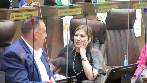 El diputado Lesly Bojorges le envi&oacute; una carta a la jefa de fracci&oacute;n Mar&iacute;a Marta Carballo anunciando su separaci&oacute;n de la fracci&oacute;n. Foto S&oacute;crates Colindres