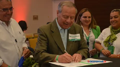Enrique Castillo dejo sus aspiraciones presidenciales 15 d&iacute;as despu&eacute;s de hacer la inscripci&oacute;n. Foto S&oacute;crates Colindres