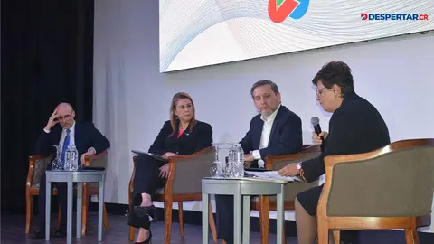 La magistrada presidente del Tribunal Supremo de Elecciones Eugenia Zamora recordo que la democracia es fundamental para el sector empresarial. Foto S&oacute;crates Colindres