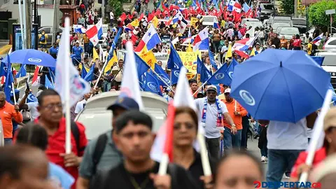 Trabajadores paname&ntilde;os salieron a las calles este jueves para protestar contra la reforma en pensiones impulsada por el Gobierno. Foto: Mart&iacute;n Bernetti / AFP.