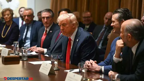 Donald Trump sostuvo este mi&eacute;rcoles su primera reuni&oacute;n de gabinete desde que retorn&oacute; a la presidencia de Estados Unidos. Foto: Jim Watson / AFP.