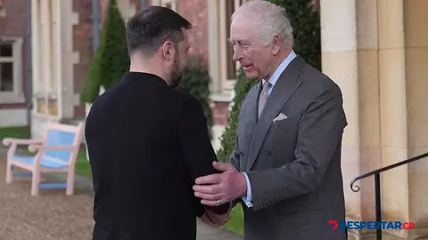 El rey Carlos III, de Gran Breta&ntilde;a, recibi&oacute; el domingo al presidente ucraniano Volodomir Zelensky. Foto: Joe Giddens / AFP.