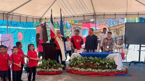 Autoridades de la Municipalidad y del Barrio Cristo Rey presentaron el proyecto de construcci&oacute;n de un parque l&iacute;neal en la comunidad. Foto S&oacute;crates Colindres