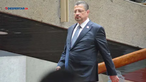 El investigador de la UNA considera que la medida de recibir a migrantes explusados por el presidente de EE.UU. Donald Trump no le funcion&oacute; al presidente de la Rep&uacute;blica Rodrigo Chaves. Foto S&oacute;crates Colindres