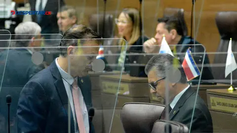 Luis Diego Vargas y Gilberth Jim&eacute;nez son los nuevos diputados independientes luego de abandonar al PLP y PLN. Foto S&oacute;crates Colindres