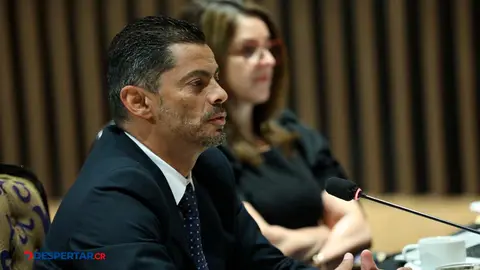 Sin mucha explicaci&oacute;n el Fiscal General Carlo D&iacute;az defendi&oacute; la tesis porque se debe levantar el fuero al Presidente Rodrigo Chaves y el Ministro Jorge Rodriguez. Foto Asamblea Legislativa