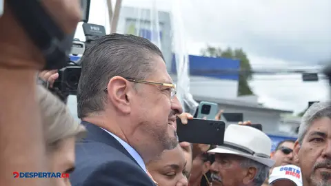El estudio publicado por la CIEP de la UCR presenta a un mandatario con una valoraci&oacute;n positiva. Foto S&oacute;crates Colindres